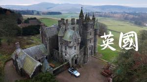 UK! Welcome to the magical world | Castle adventure and parking in the Skye Island Linksphotograph